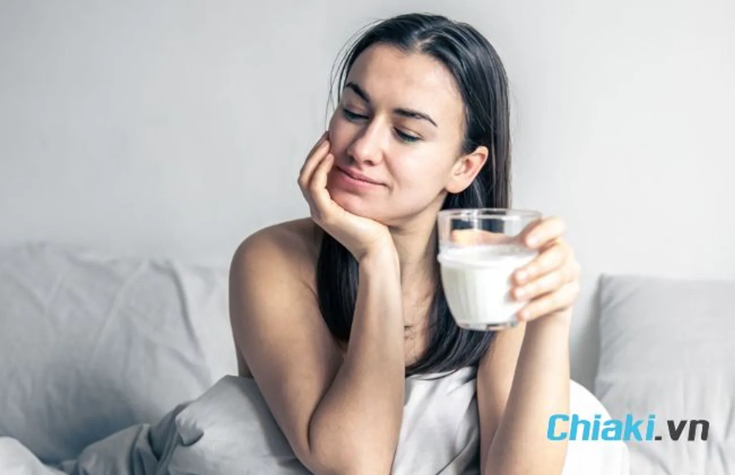 Có nên uống sữa trước khi đi ngủ? Uống sữa buổi tối có tốt không?