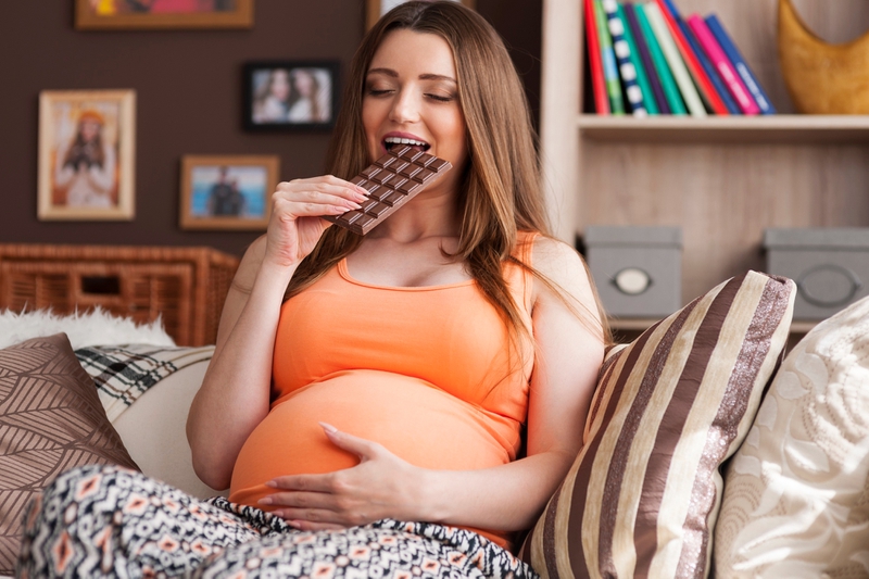 Mẹ bầu ăn socola được không? Lưu ý khi ăn socola đối với mẹ bầu